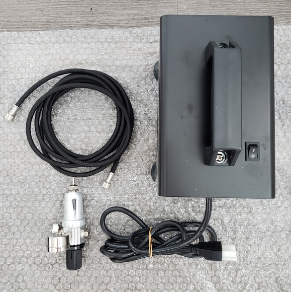 Mini Makeup Air Compressor - Picture 3 of 4